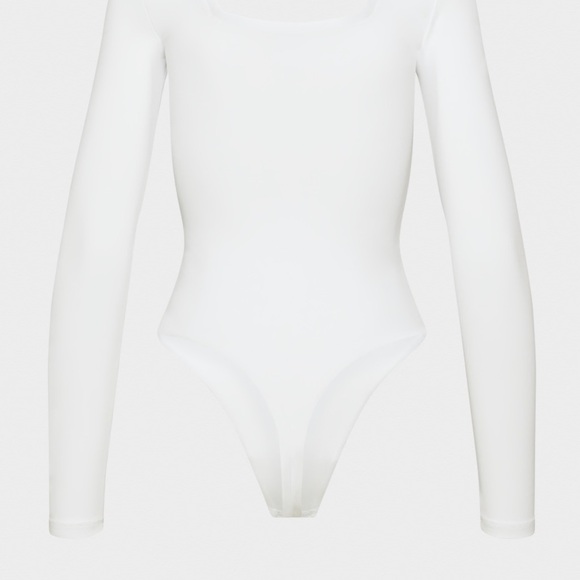 Aritzia Contour Squareneck Longsleeve Bodysuit - Picture 4 of 7